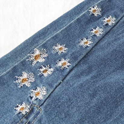 Women's High-Waist Star Patch Jeans, Wide-Leg Full-Length Jeans With A Retro Y2K Star, Light-Wash Denim For All Seasons.